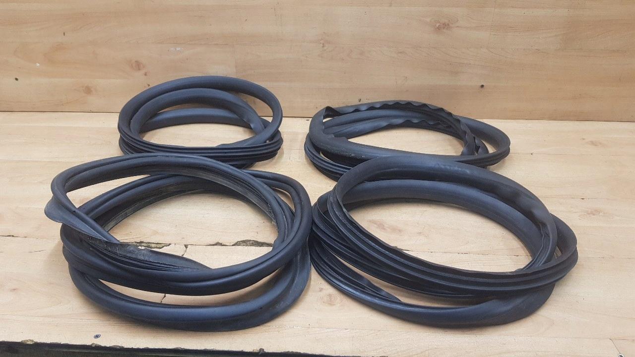 Ущільнювачі дверей 4 шт. комплект VOLVO V50