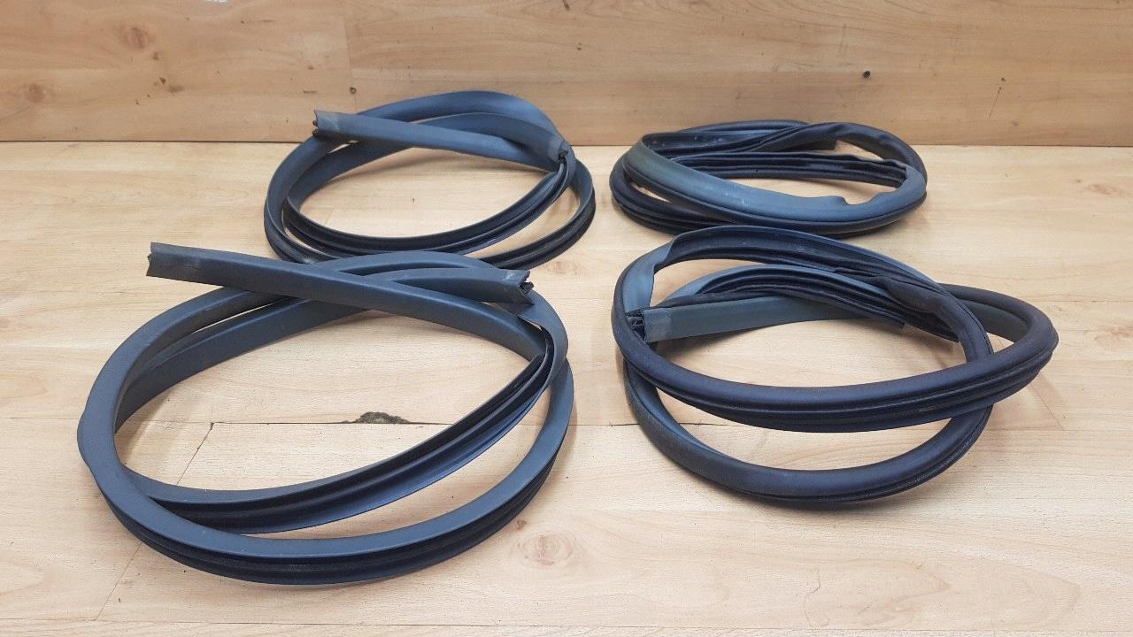 УПЛОТНИТЕЛИ ДВЕРЕЙ 4 ШТ. КОМПЛЕКТ TOYOTA YARIS VERSO