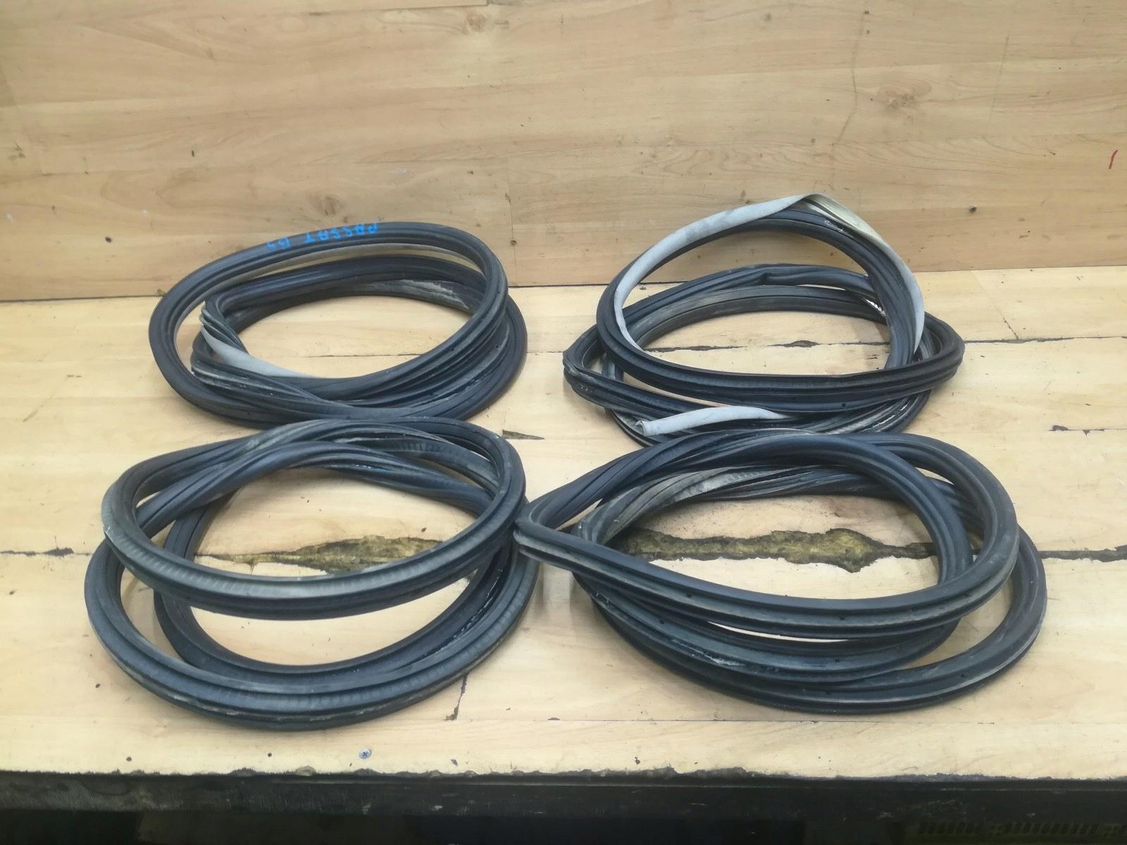 Уплотнители дверей 4 шт. комплект VW PASSAT B5 седан