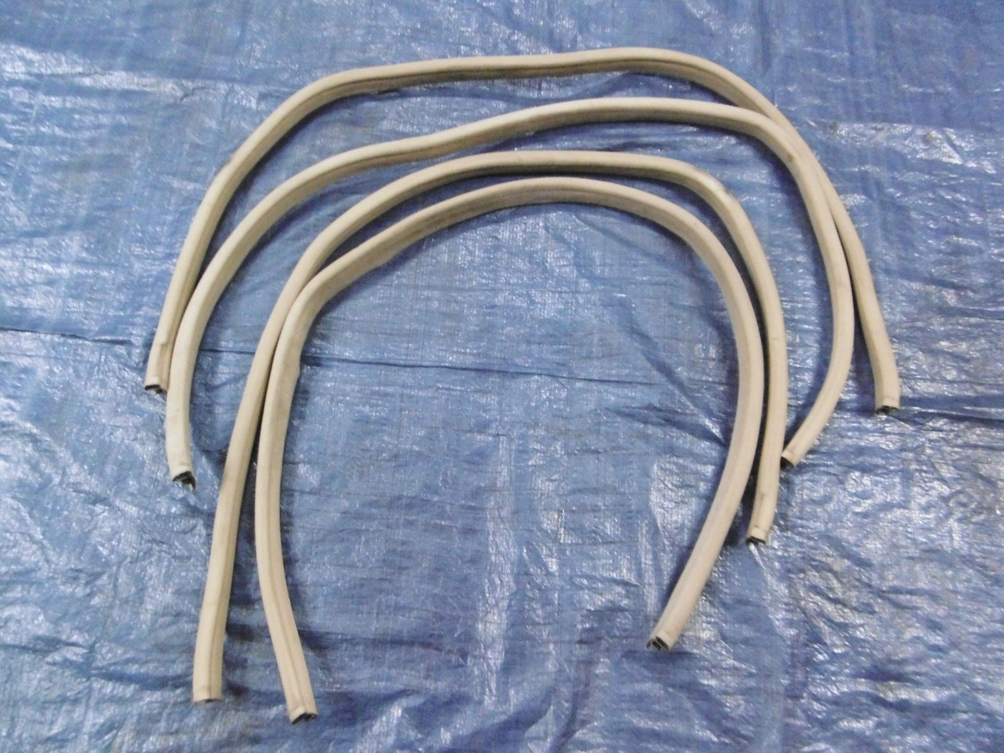 Ущільнювачі дверей бежевий комплект MERCEDES CLS W219