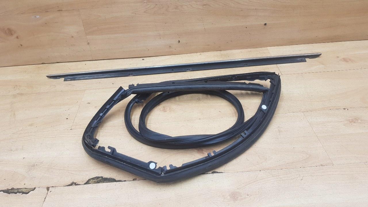 Уплотнения стеклоподъемника двери задняя правая KPL AUDI A6 C6