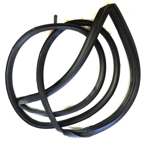 D061-59-760H - Ущільнювач дверей лівий передній MAZDA 121 D06159760H