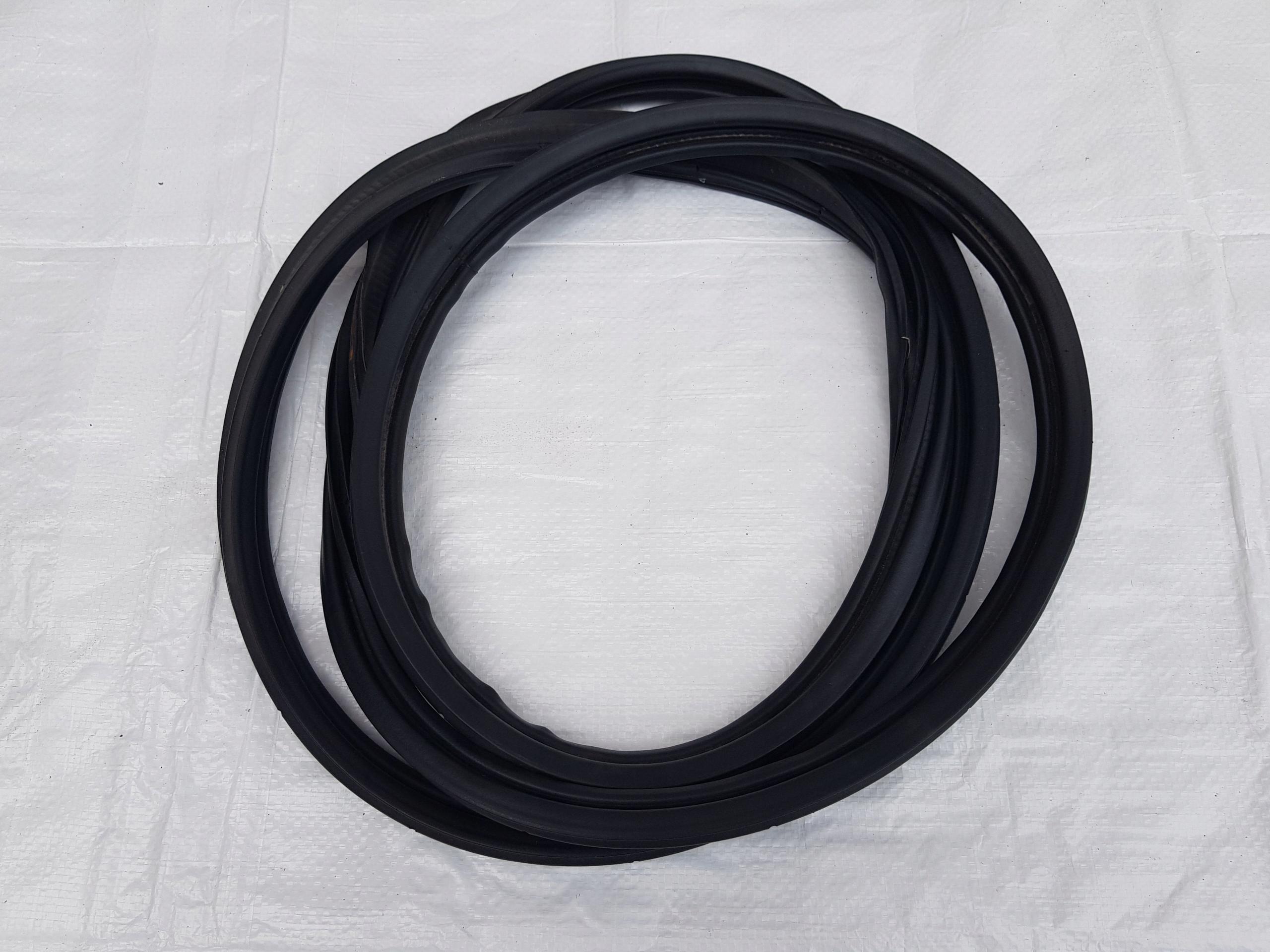 Прокладка крышки багажника задняя Honda Jazz III 08-14