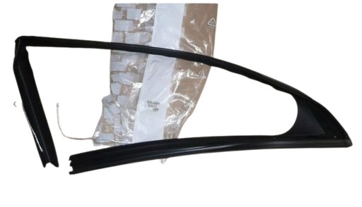 Ущільнювач вікна лівий передній 9300X6 Peugeot 3008 5008 Оригінал