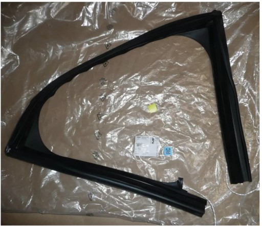 Ущільнювач вікна лівий задній 9300X8 Peugeot 3008 5008 Оригінал