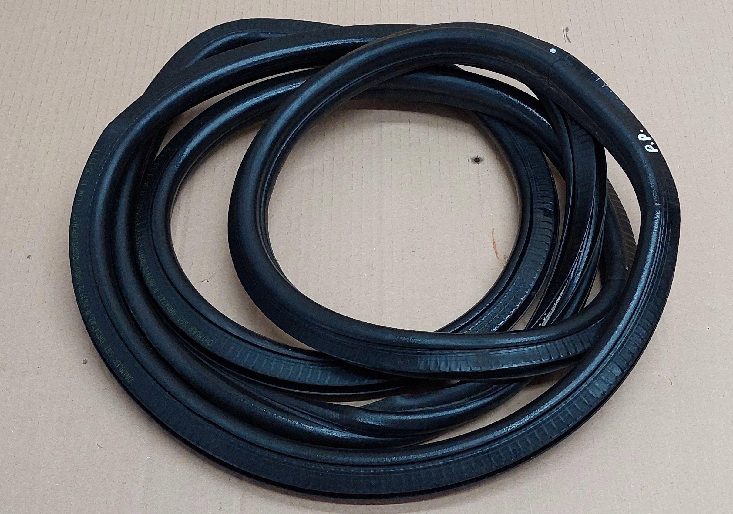 A639741080 - Прокладка багажника Mercedes Viano W639