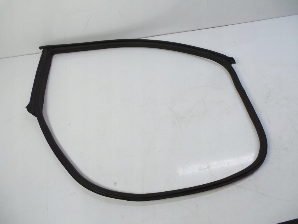 670108175 - Ущільнення передньої правої двері Maserati Ghibli