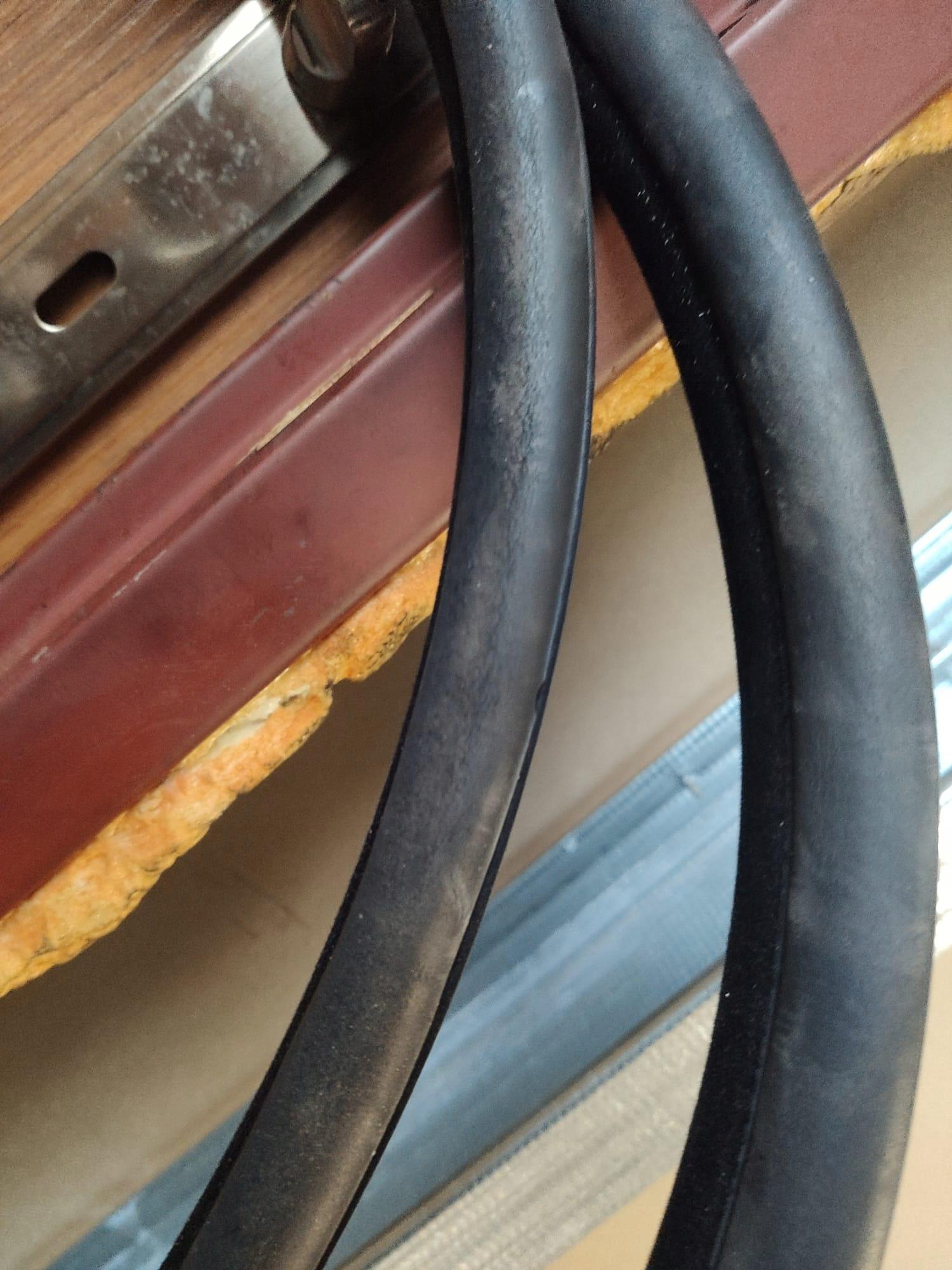 Ущільнення дверей водія BMW E39