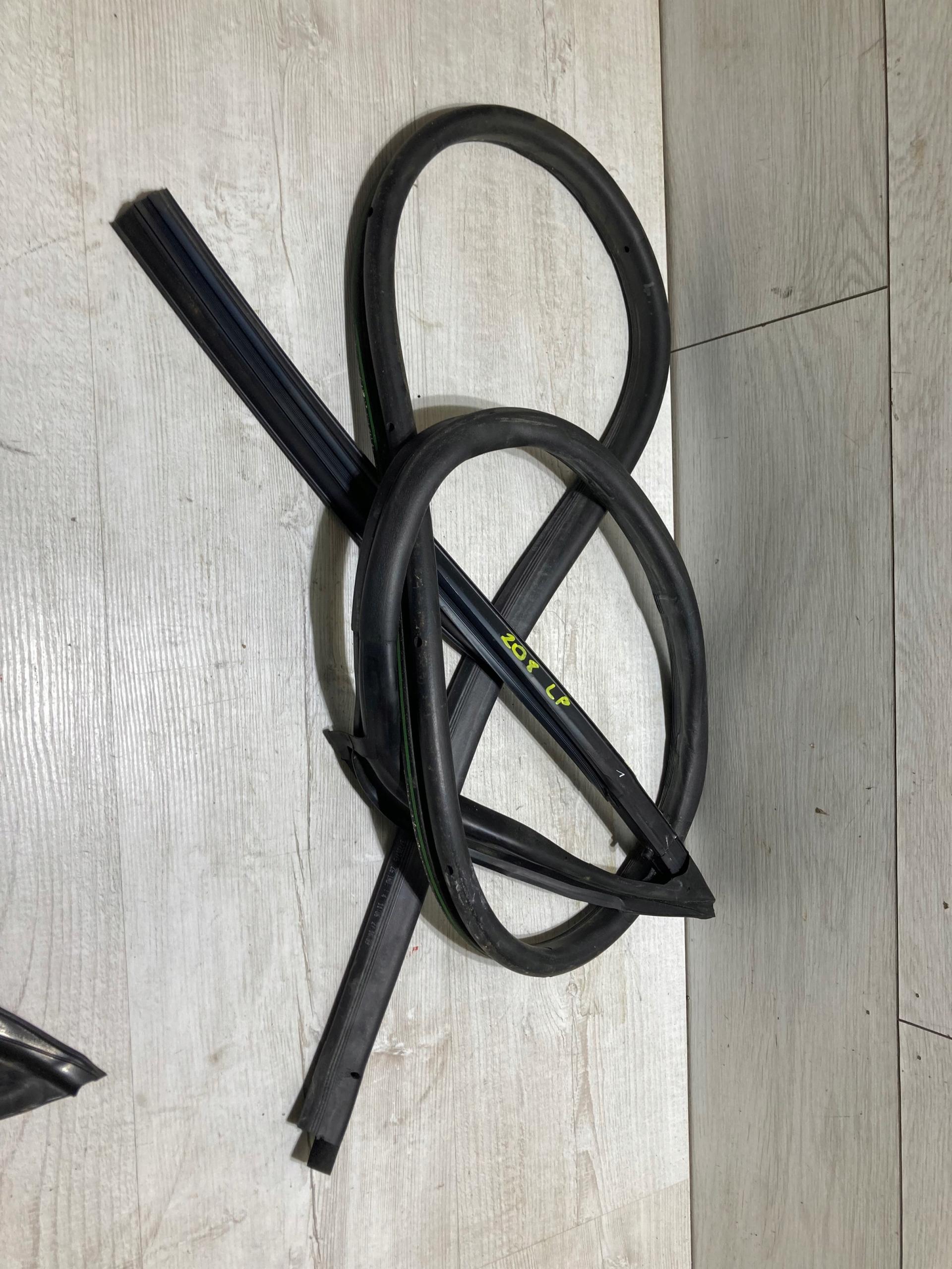 Ущільнення дверей ліве 15841l Mercedes W208 CLK