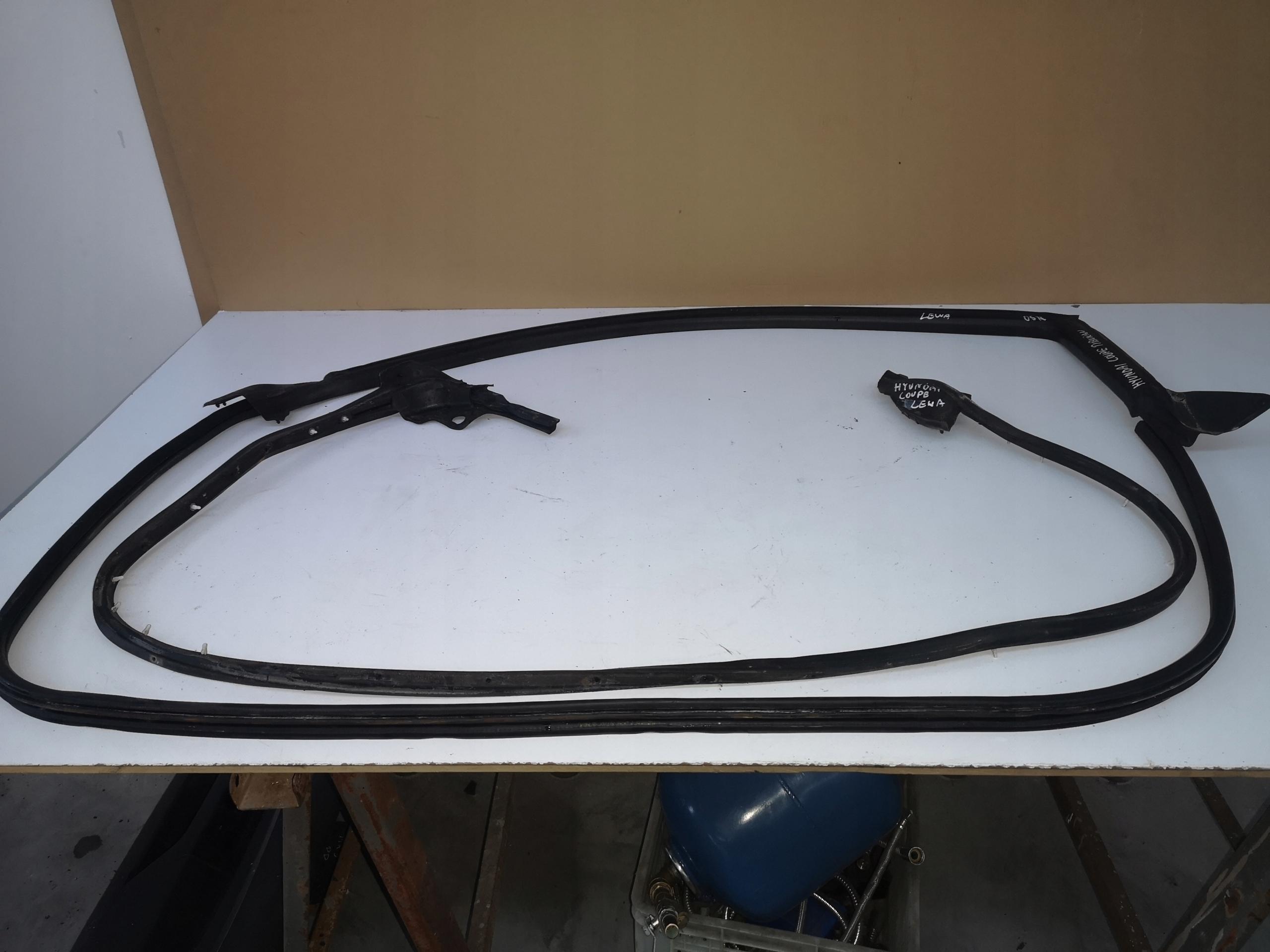 Уплотнитель двери л Hyundai Coupe Tiburon 05R EU