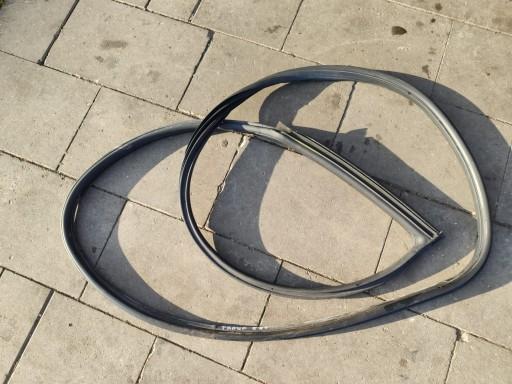 Уплотнитель левой двери водителя BMW e87