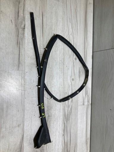 9825358380 - Уплотнитель двери левый pr Citroen DS3 Crossback 20r.