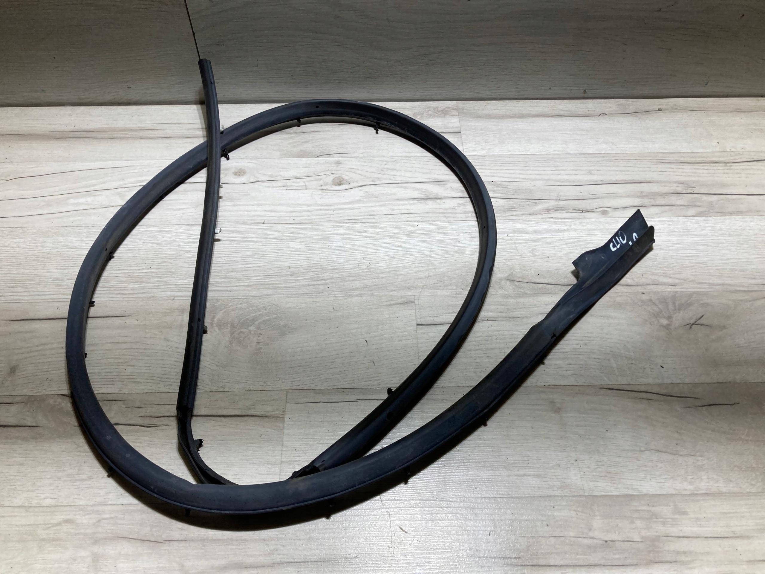 828386505R - Ущільнювач двері лівий передній 808 Renault Clio V 19r.