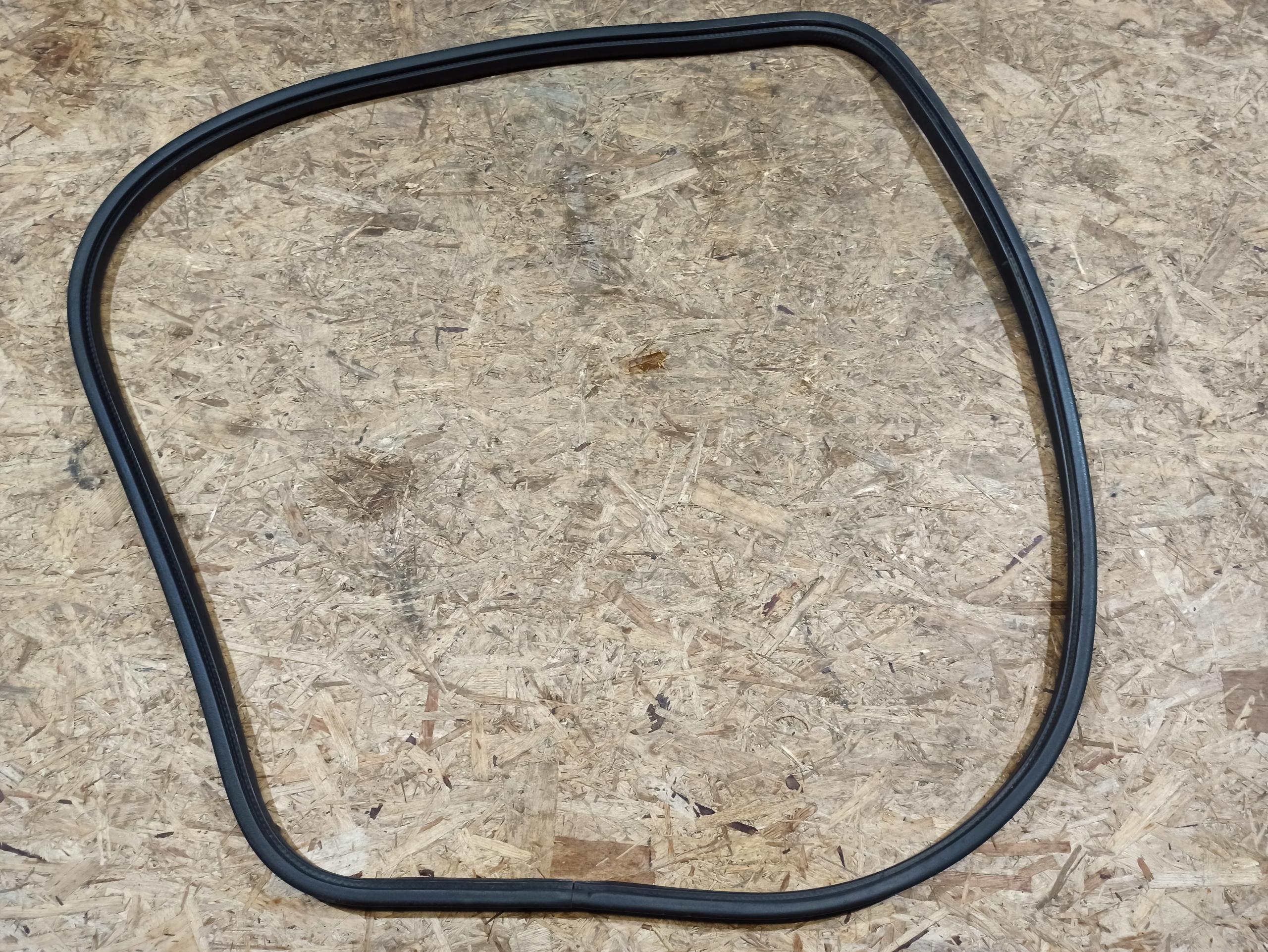 Уплотнитель двери передний левый для Ford Explorer 2011-