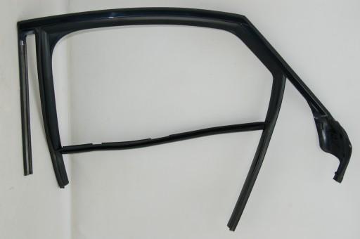 Уплотнение двери левый задний Audi A8 4h0839431