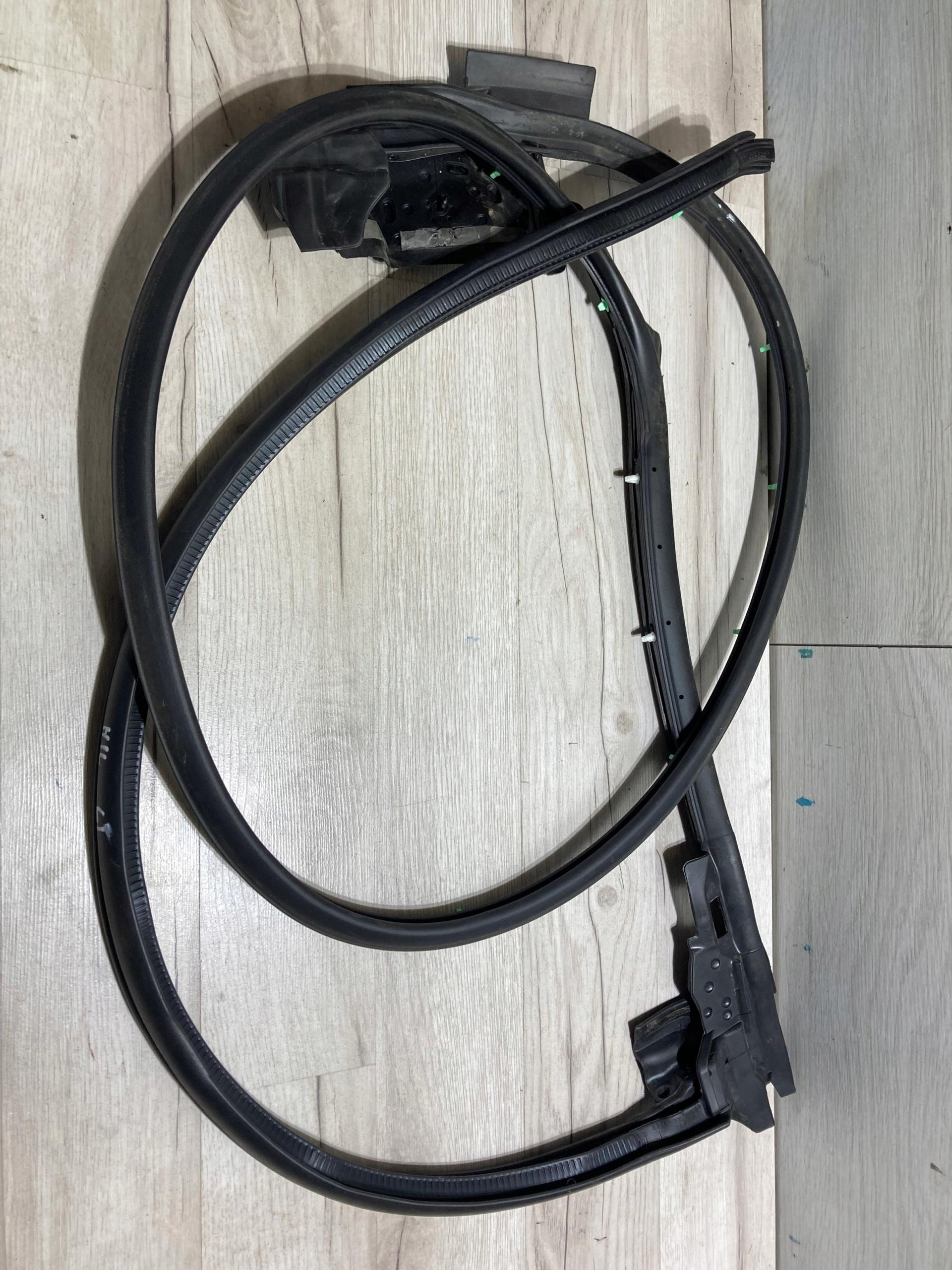 630a-q04 - Ущільнювач дверей лівий задній Toyota Hilux VIII 21R