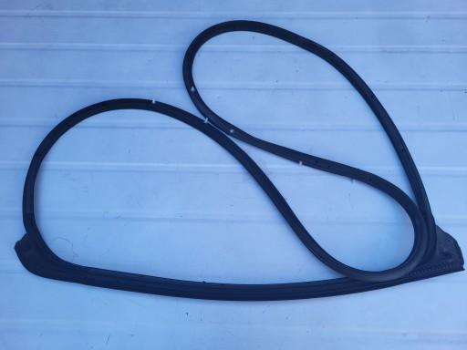 Ущільнювач дверей задній лівий-Yaris III