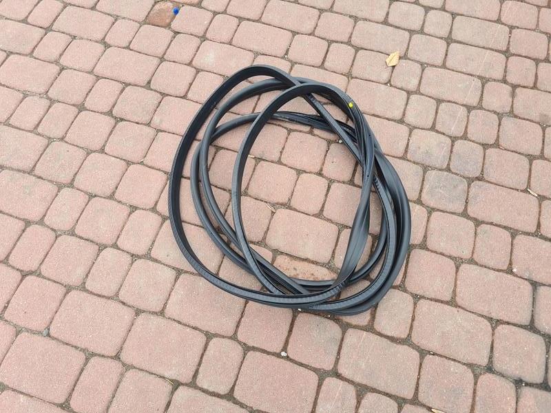 Ущільнювач передньої правої двері Renault Captur II 2