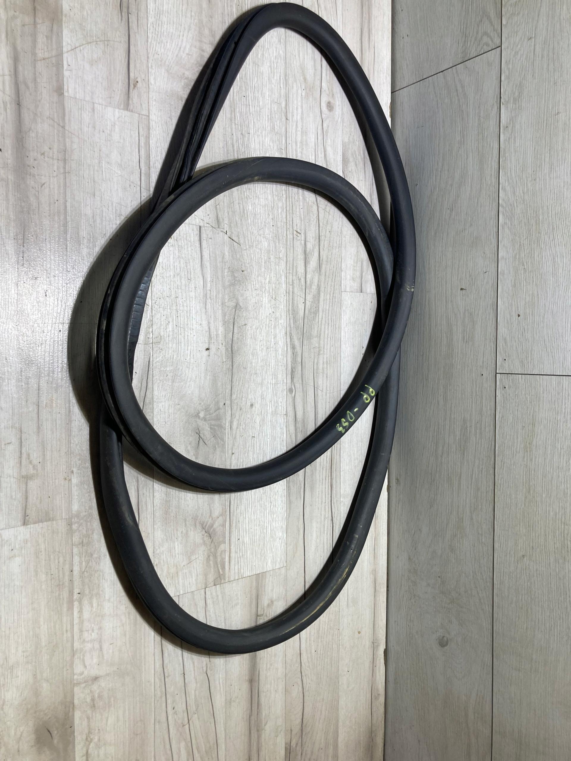 9824501 - Уплотнитель двери п Citroen DS3 Crossback 20R.