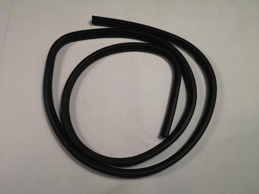 Ущільнення двері правий передній Dodge Ram 2009-2018