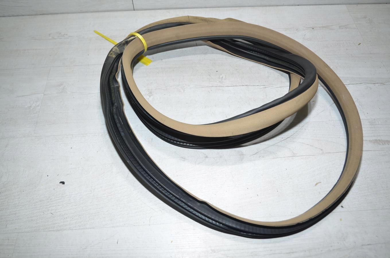 3665000 - Уплотнитель двери правый передний Mercedes R-Class W251