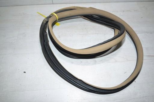 3665000 - Ущільнювач двері правий передній Mercedes R-Class W251