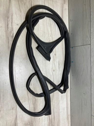 6304-yt1 - Ущільнювач дверей правий передній Toyota Hilux VIII 21R