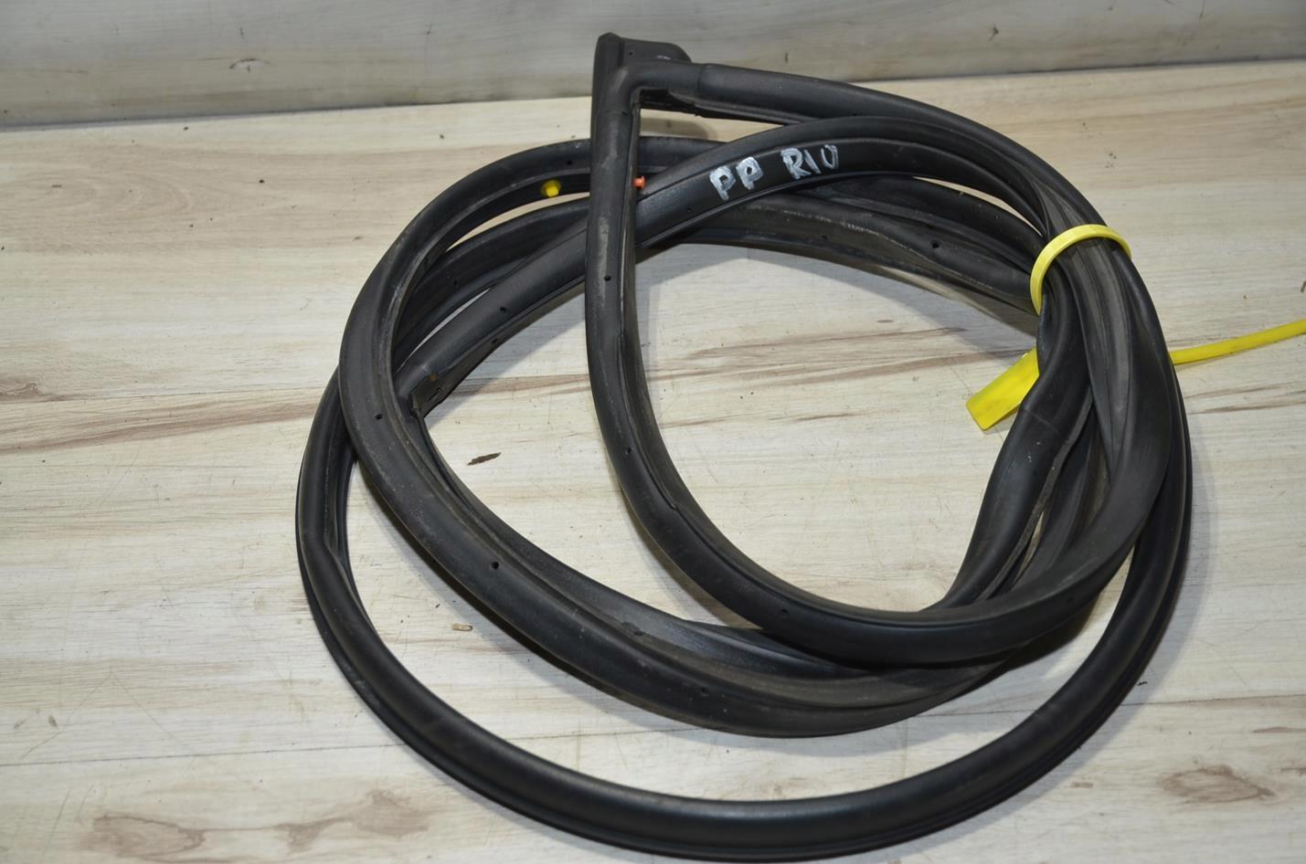 11969851536 - Ущільнювач двері правий передній зовні Kia Rio III 2013р