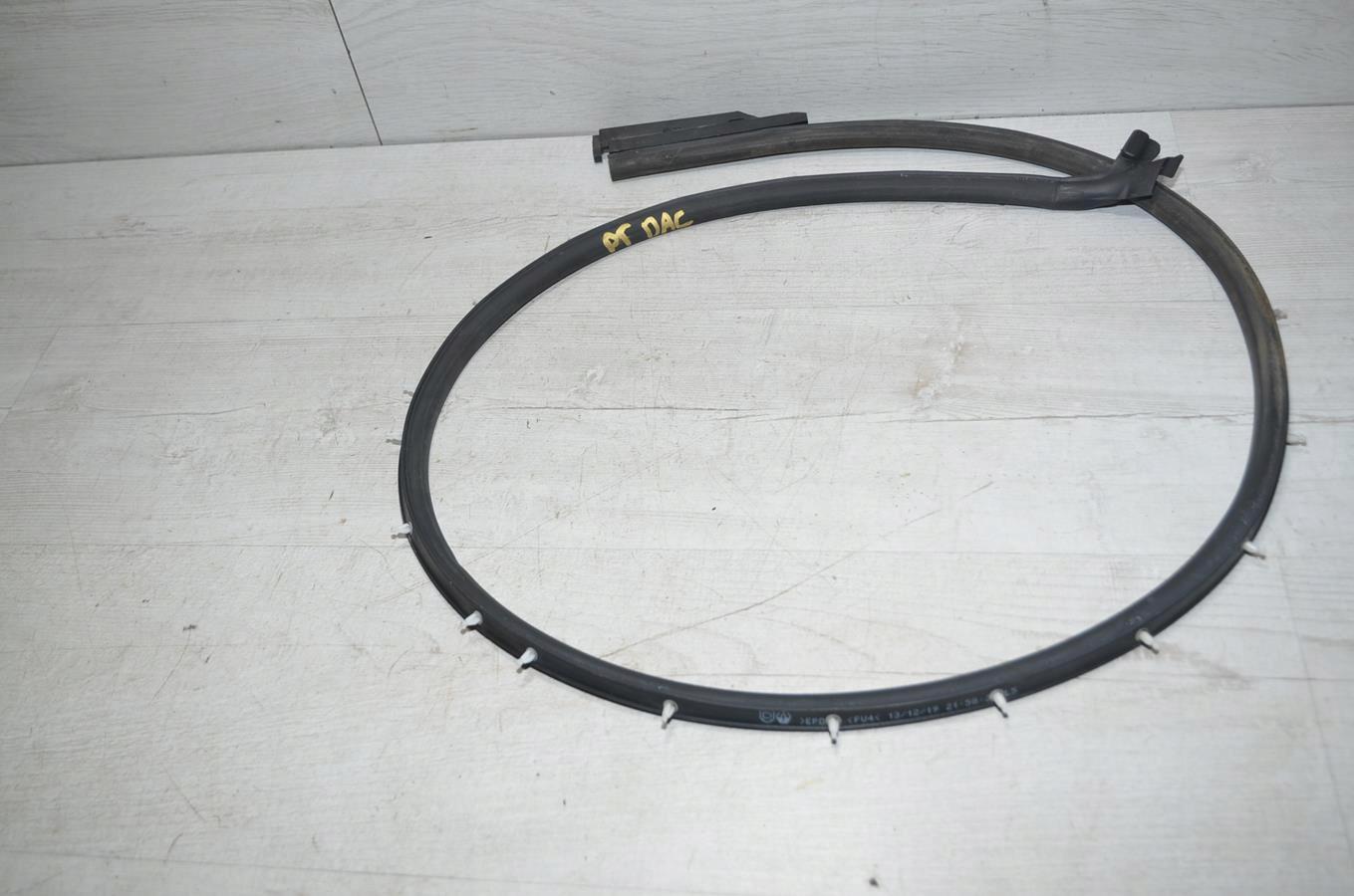 4520000 - Уплотнитель двери правый задний Dacia Duster II 20R