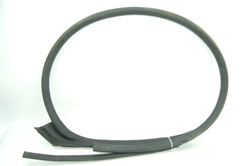 Ущільнення правої двері Audi R8 4s7831708