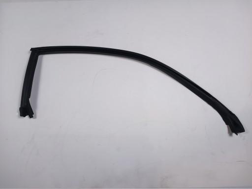 DP/1985 - Ущільнювач правої двері Challenger 2015 +