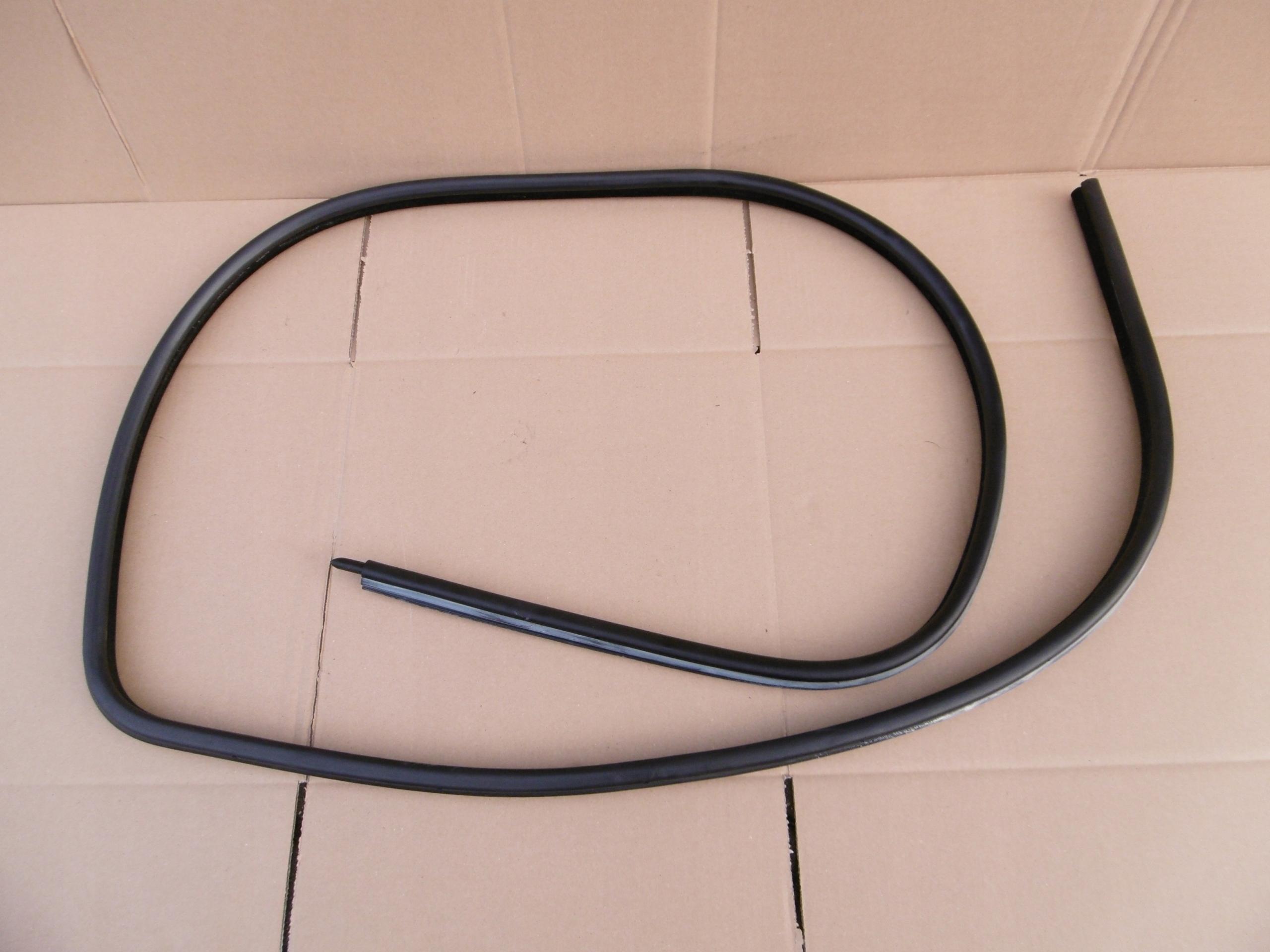 7033787 - Ущільнювач двері пд BMW E60 e61 лівий і правий