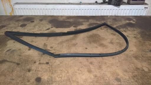 Уплотнитель стеклоподъемника Honda Accord VI левая направляющая