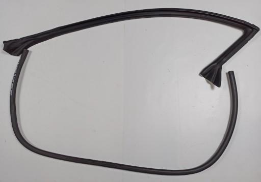 FR3B-6321597 - Уплотнение двери стекла левое Ford Mustang 2015-