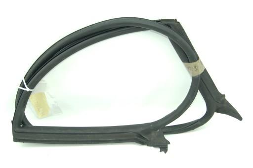 Ущільнювач дверей задній Audi A5 Sportback 8T8833707C