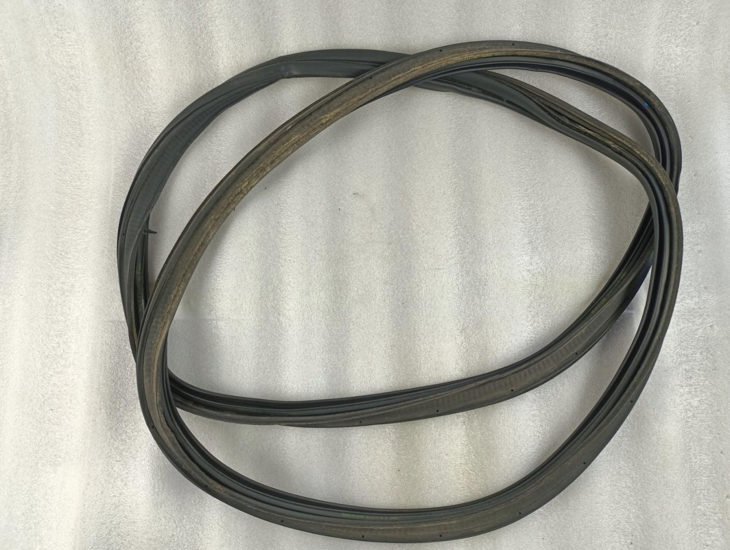 Прокладка крышки багажника Dodge Durango 2011+