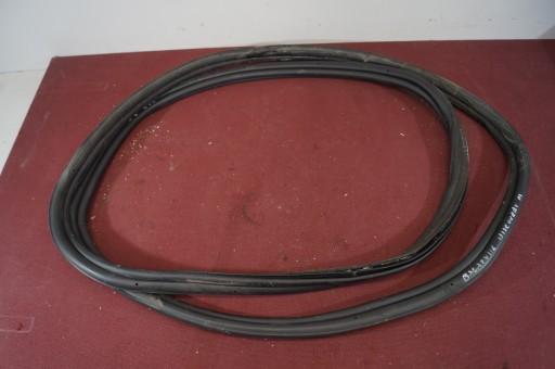 Прокладка крышки багажника Land Rover Discovery III