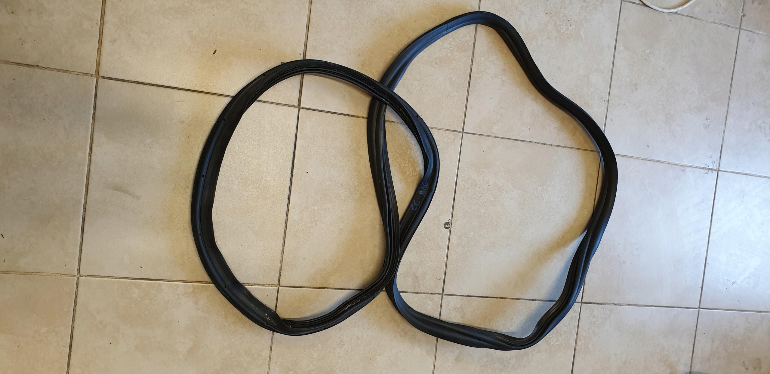 Уплотнение крышки багажника VW Passat CC 3C8827705C