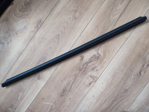 Уплотнитель внутренней накладки двери левой передней A1767250265 W176 Mercedes A-класса