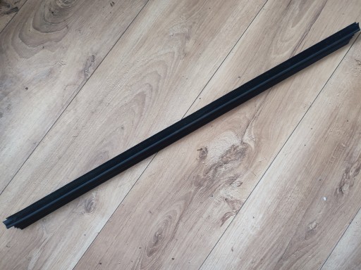 Уплотнитель внутренней накладки двери левой передней A1767250265 W176 Mercedes A-класса