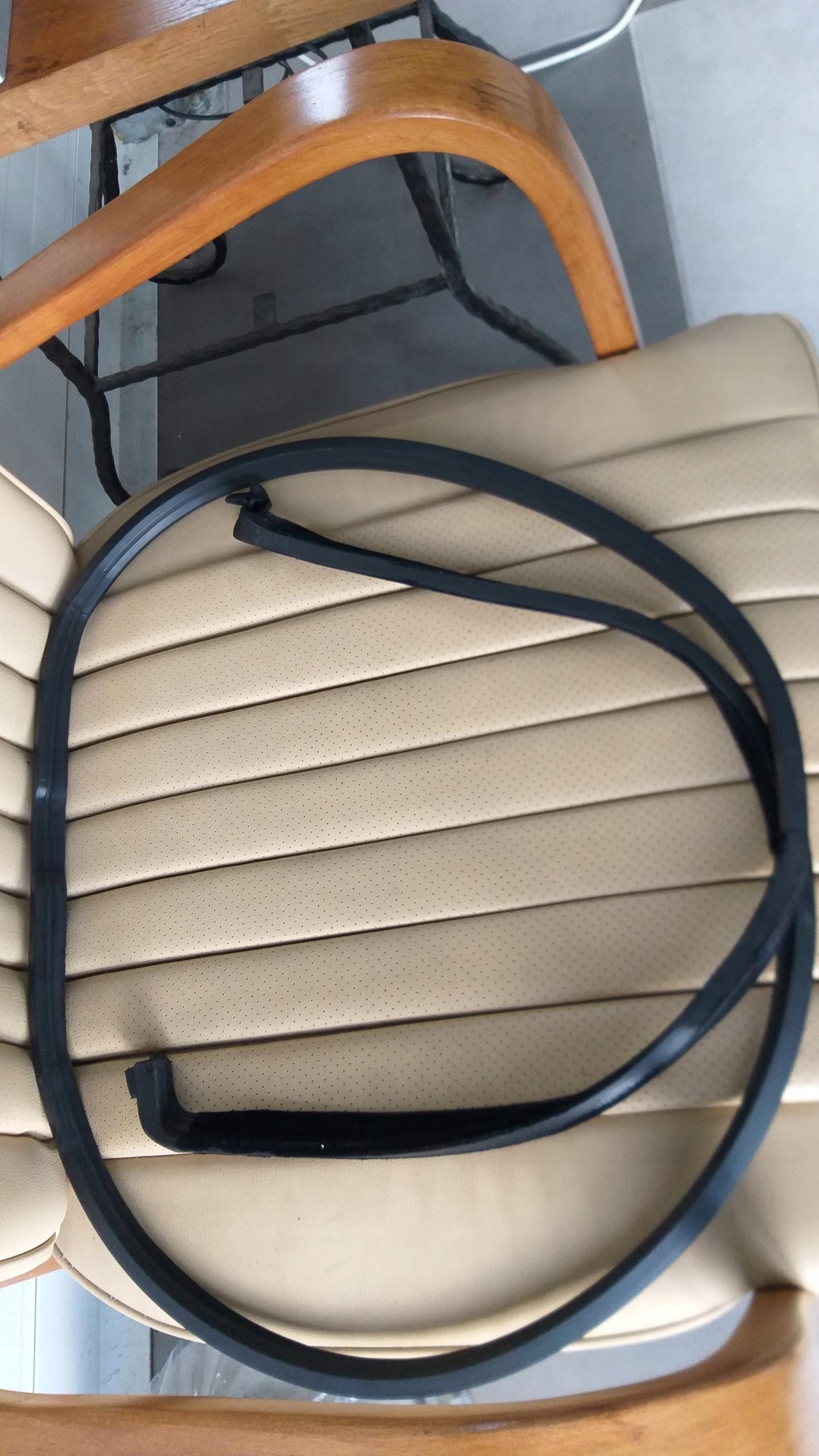 Прокладка под крышку softtop Mercedes 107 новая