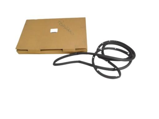 1349778 - Уплотнитель правой двери Fiesta / Fusion (CBK)1349778