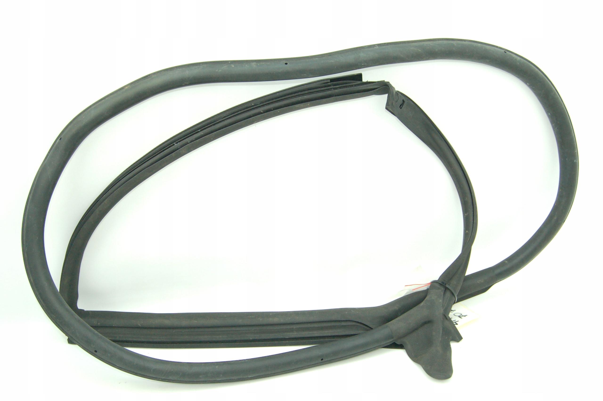 Внутреннее уплотнение двери Audi Q8 4m8833707