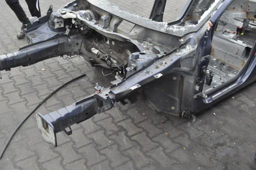 V40 II ЧЕТВЕРТЬ ПЕРЕДНЯЯ ЛЕВАЯ РАМА + ПЕРЕДНЯЯ СТОЙКА