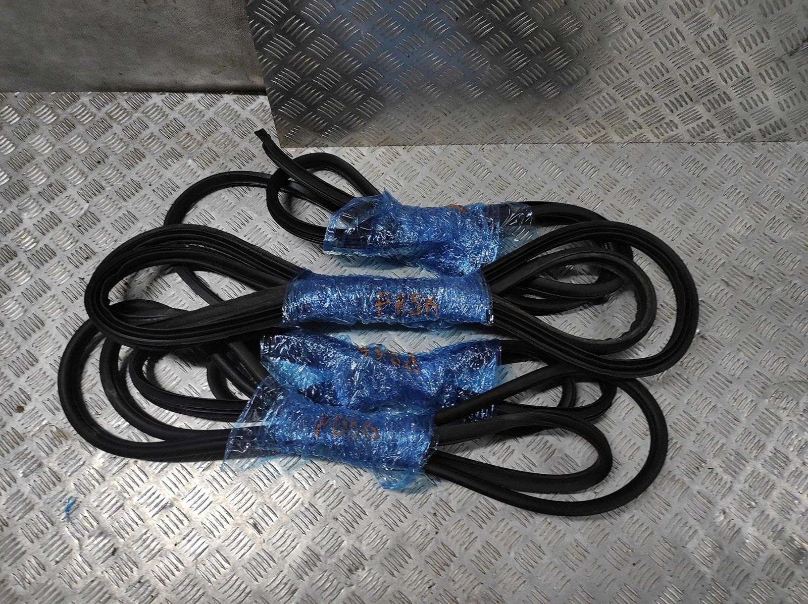 423tsagdg5531a247 - VELOSTER TURBO ПРОКЛАДКА КУЗОВА ДВЕРІ