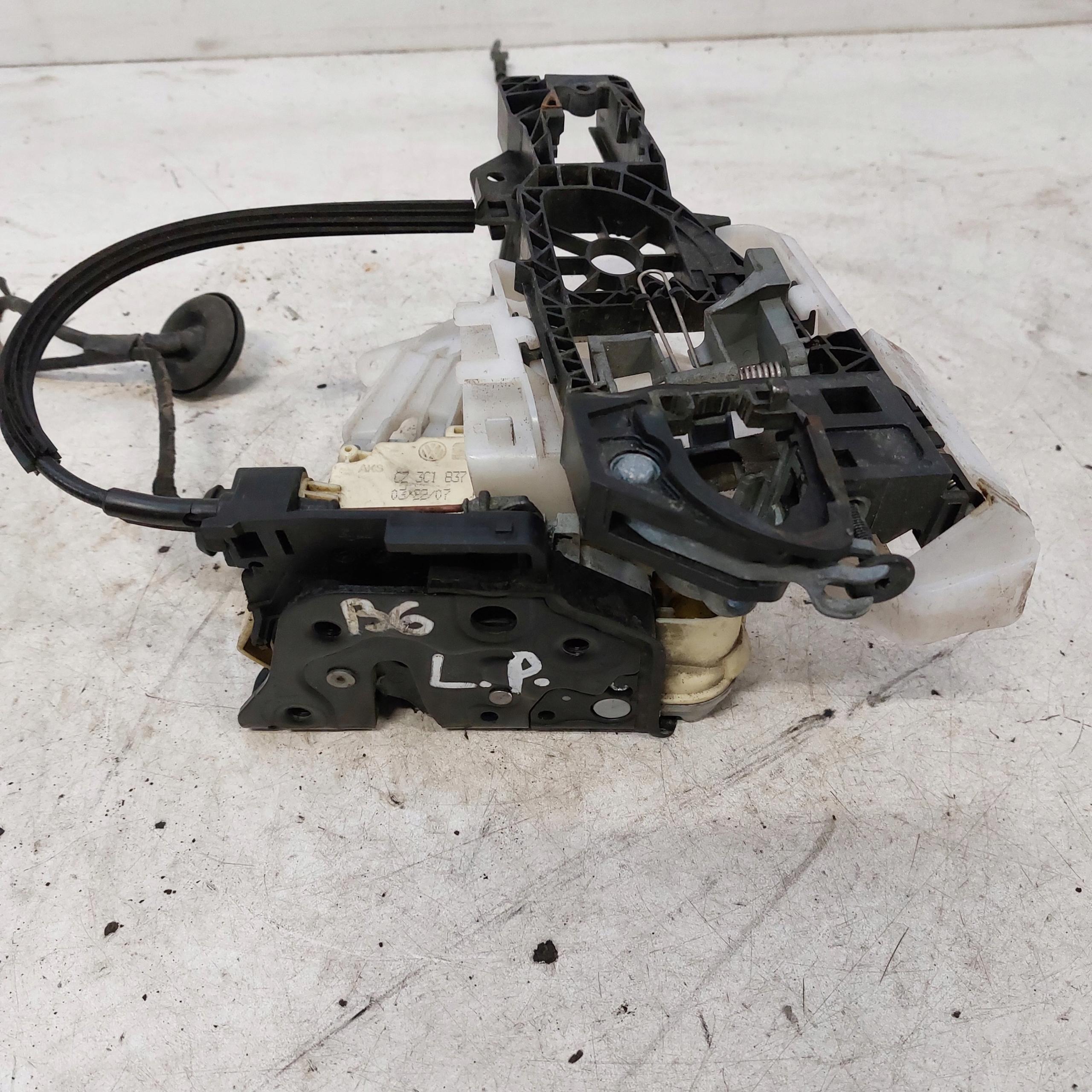 VOLKSVAGEN PASSAT B6 замок двери передний левый