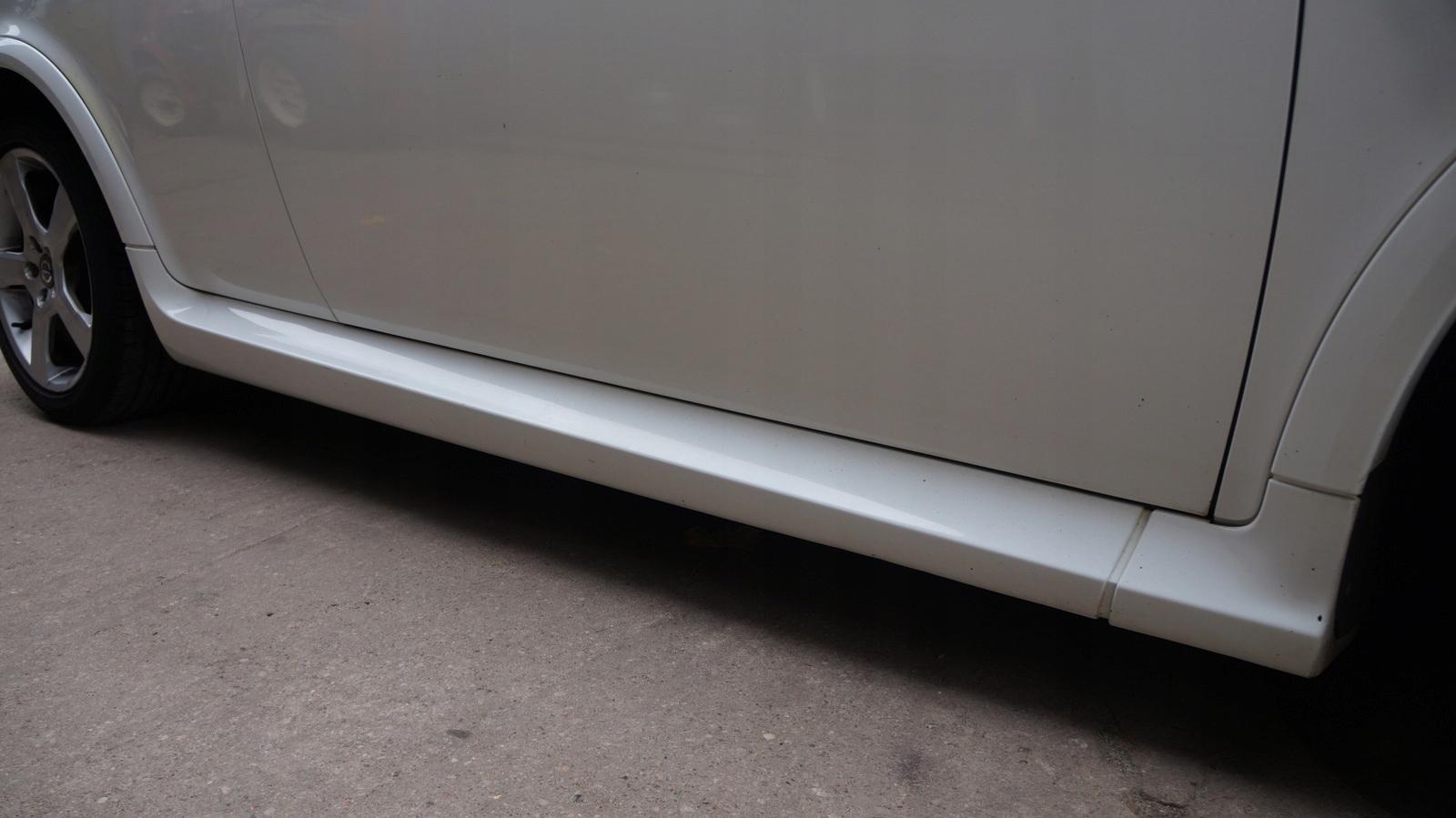 614-46 - VOLVO C30 LIFT накладка правого порога R-DESIGN