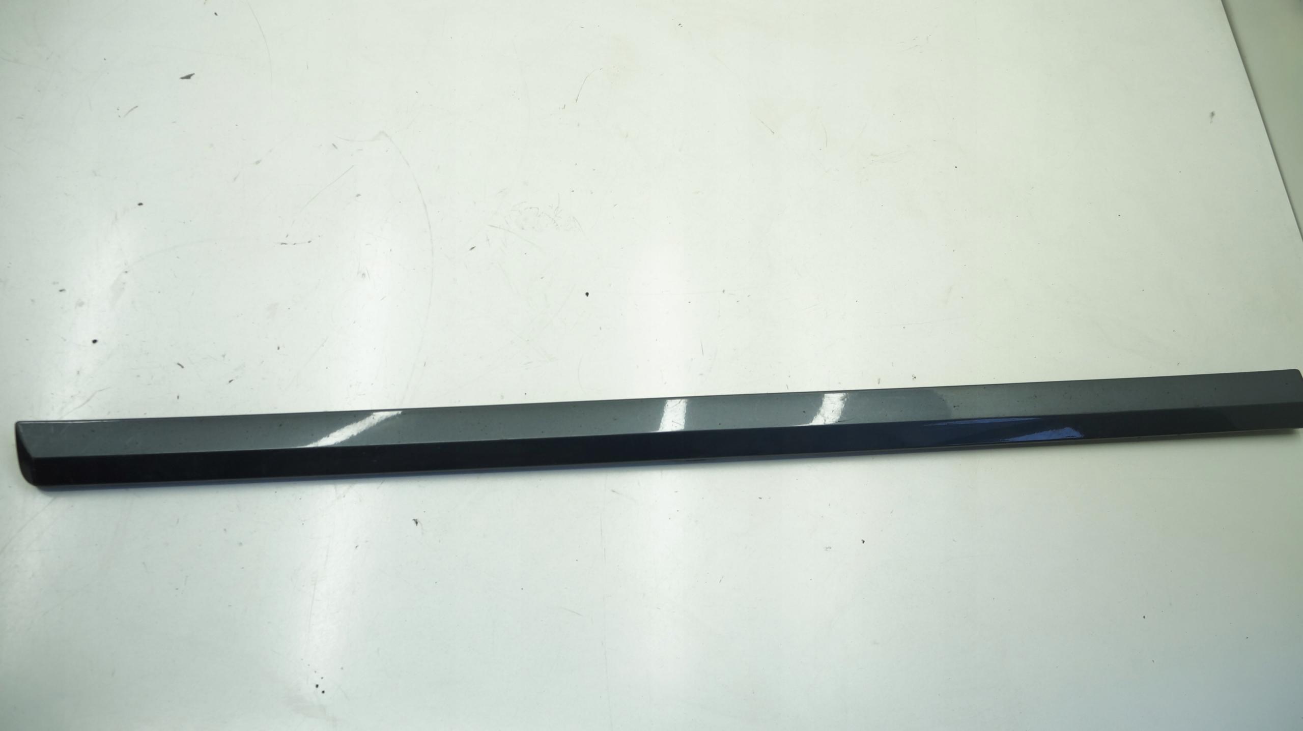 Volvo накладка двери нижняя левая V50 S40 8694730