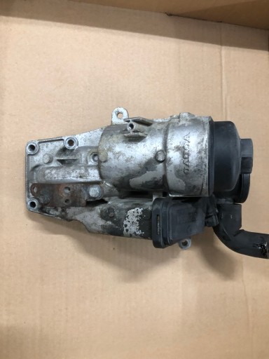 31338684 - VOLVO S40 V50 2.5 T корпус масляного фильтра сепаратор