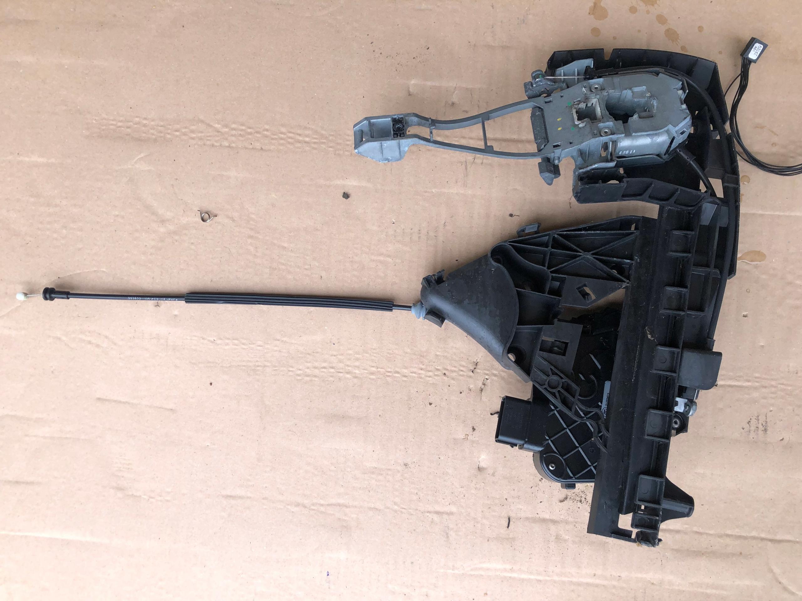 VOLVO S40 V50 V70 S80 замок двери левый 31253673